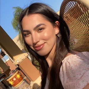 Meet your Posher, Priscila